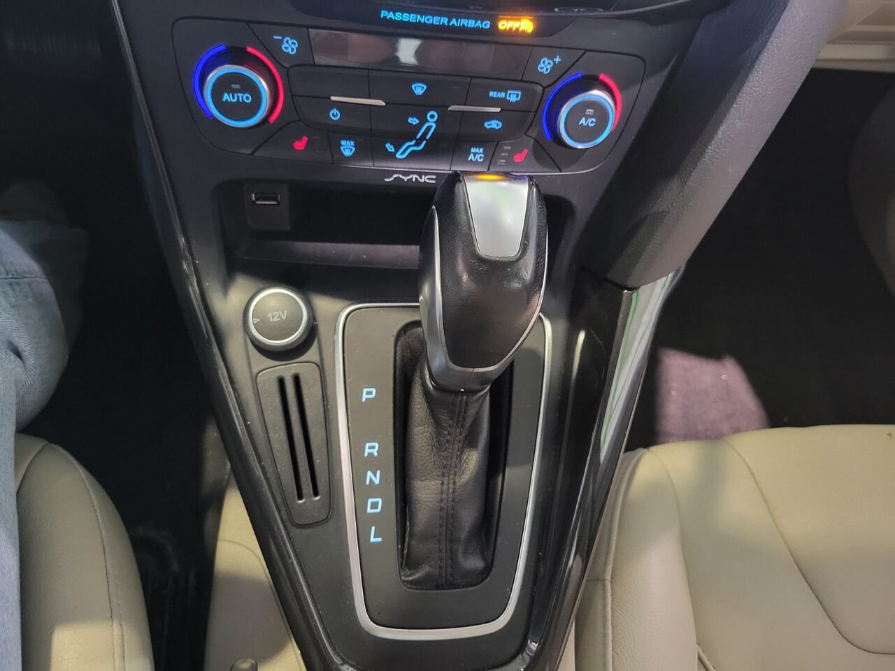 2016 Ford Focus Electric White  - photo #25