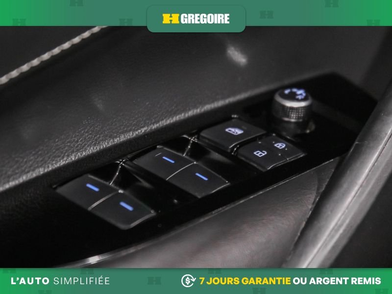 Toyota Corolla 821695 | SE MANUEL A/C NAV GR ELECT MAGS CAM RECUL BLUETOO 2021 Noir Laval - photo #15