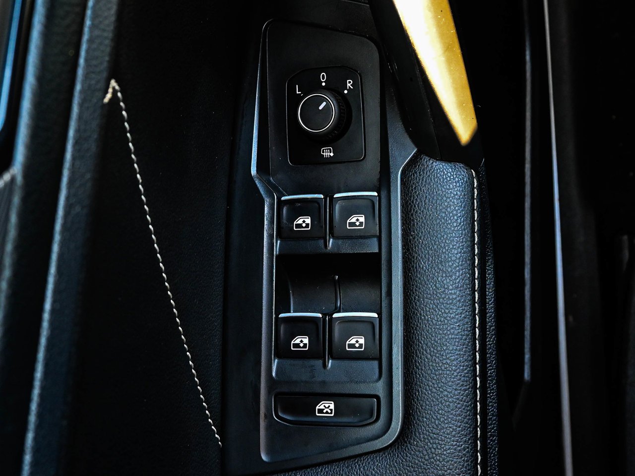 2024 Volkswagen Tiguan Comfortline R-Line Black Edition 4MOTION Red Sherwood Park - photo #17