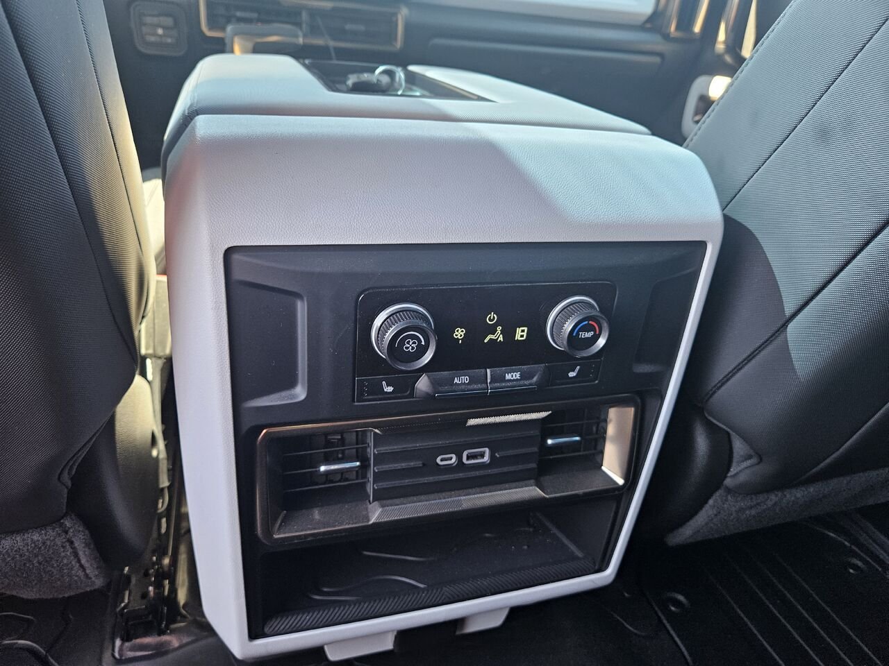 GMC HUMMER EV VUS 3X e4RM 4 portes 2024 Blanc Thetford Mines - photo #19