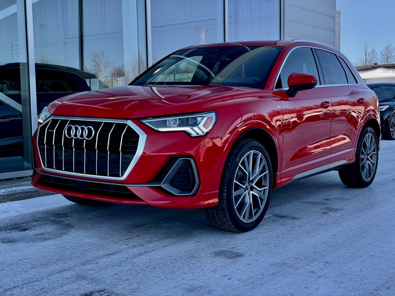 2019 Audi Q3 Red Notre-Dame-des-Prairies - photo #3