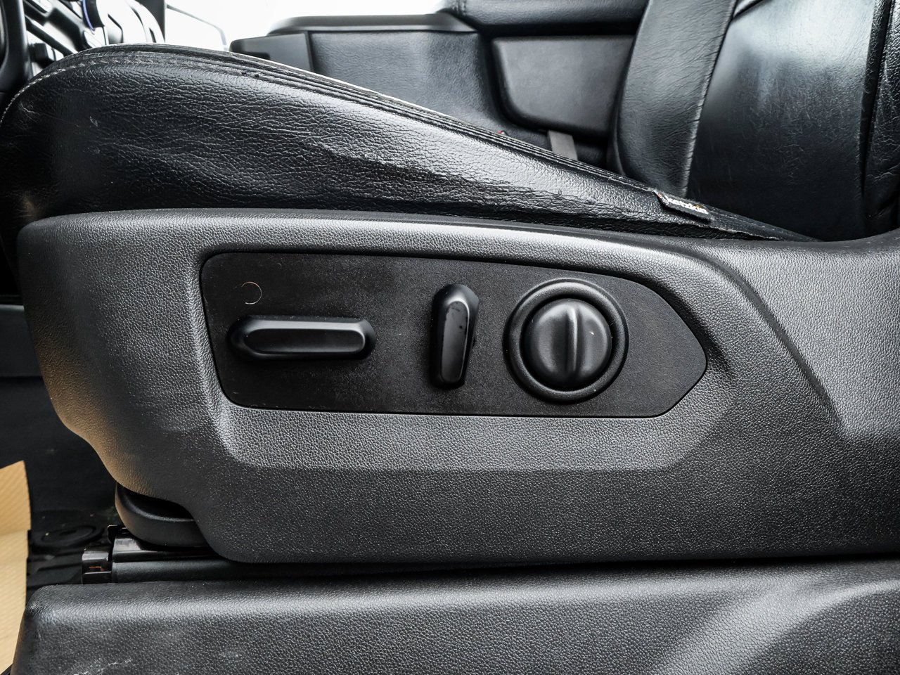2019 Chevrolet Silverado 1500 4WD Crew Cab 147 RST White Sherwood Park - photo #20