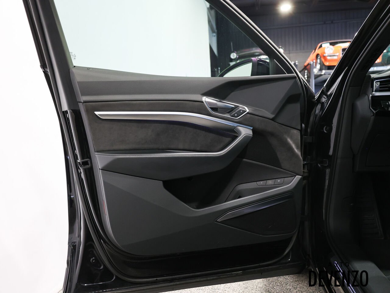 2019 Audi e-tron Black Saint-Eustache - photo #10