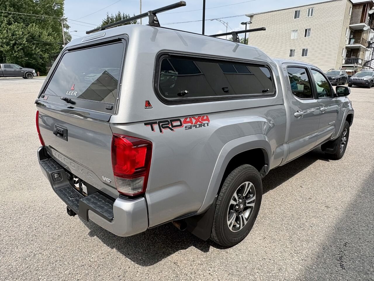Toyota TACOMA 2018 Argent Mont-Laurier - photo #8