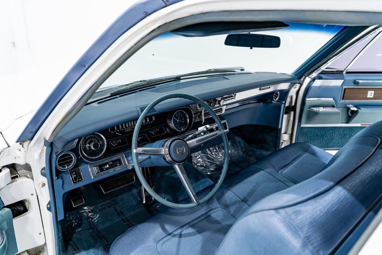 Cadillac Fleetwood **PRICE IN USD** Factory Limo dual AC with only 18,892 miles 1966 Blanc Montréal - photo #10