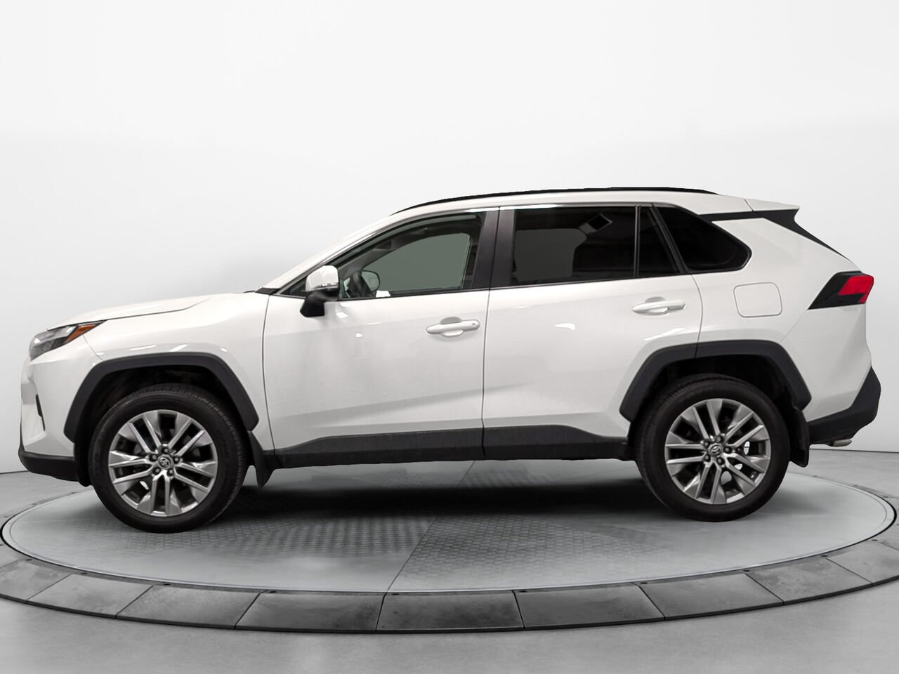 TOYOTA RAV4 AWD XLE 5486 km SEULEMENT Toit Ouvrant à voir!! 2022 Blanc Sherbrooke - photo #1