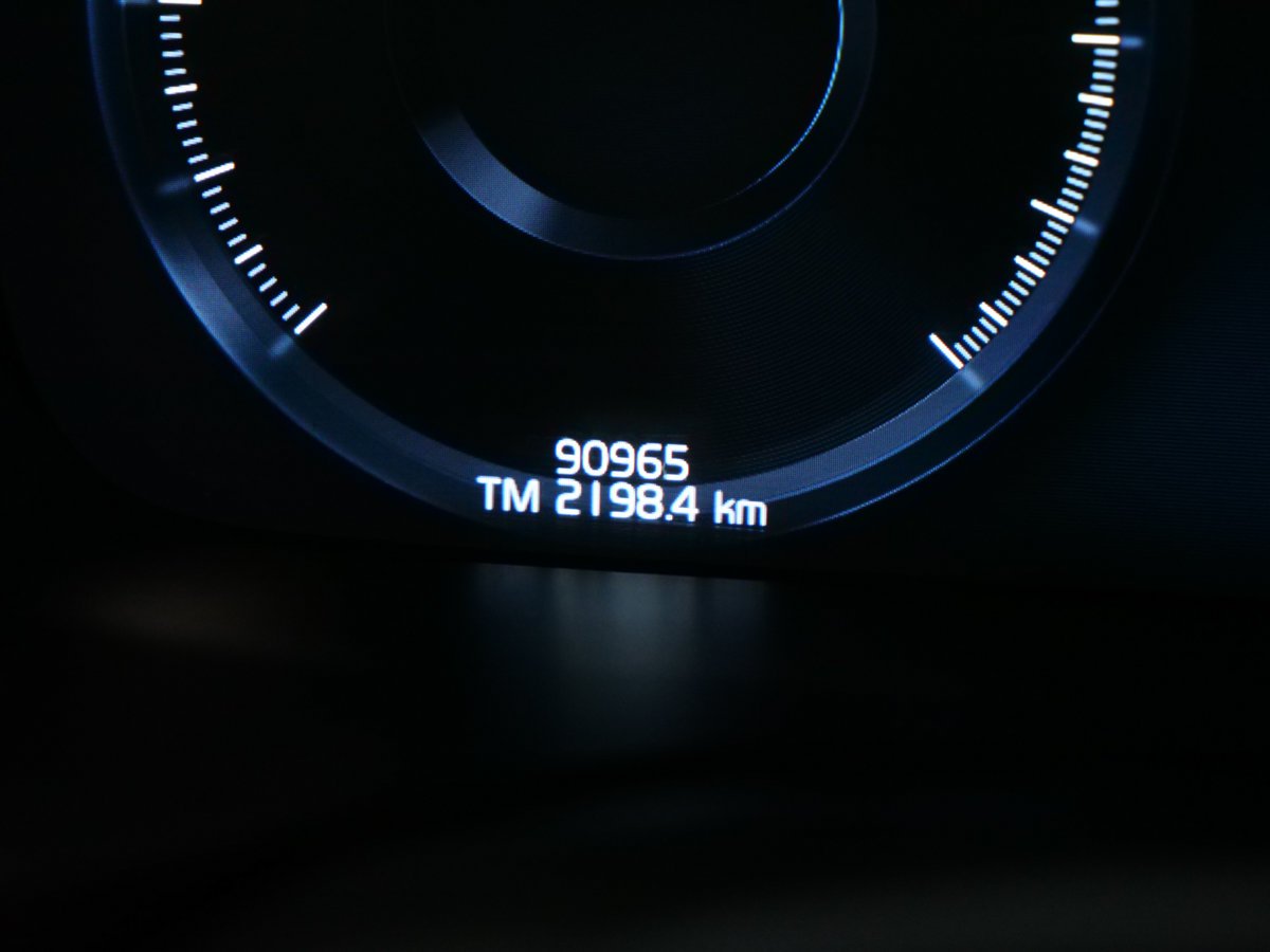 2018 Volvo XC60 T6 MOMENTUM CLIMATE VISION Red Montreal - photo #7