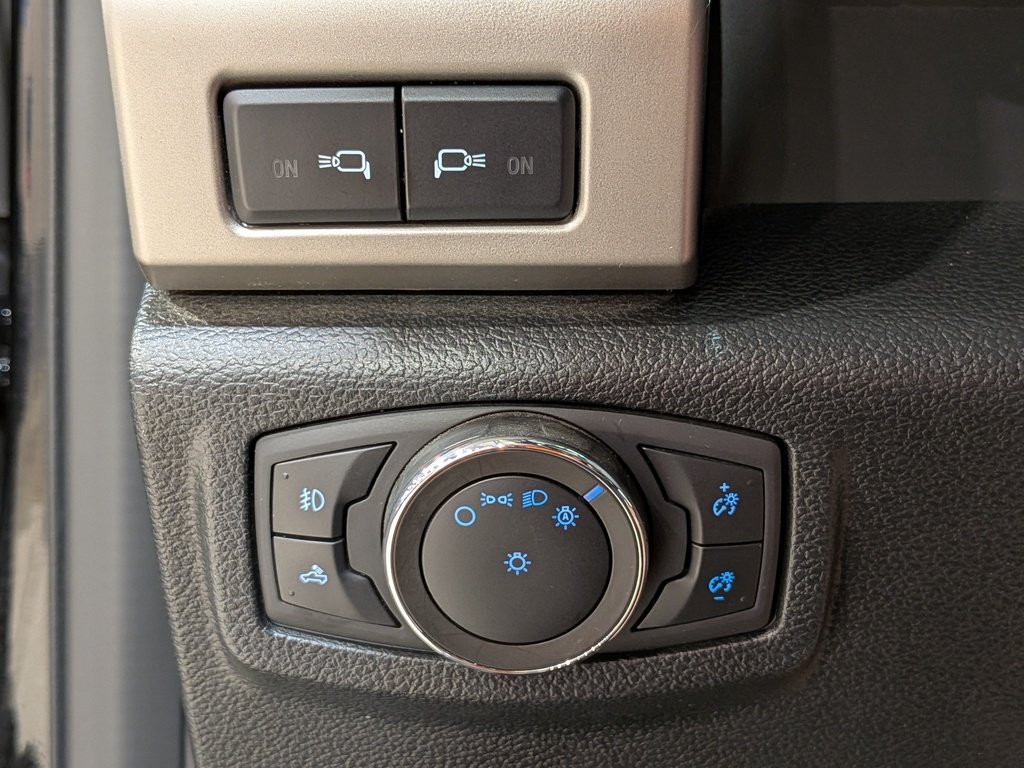 2020 Ford F-150 LARIAT 4WD SuperCrew 5.5' Box Black Val-David - photo #36