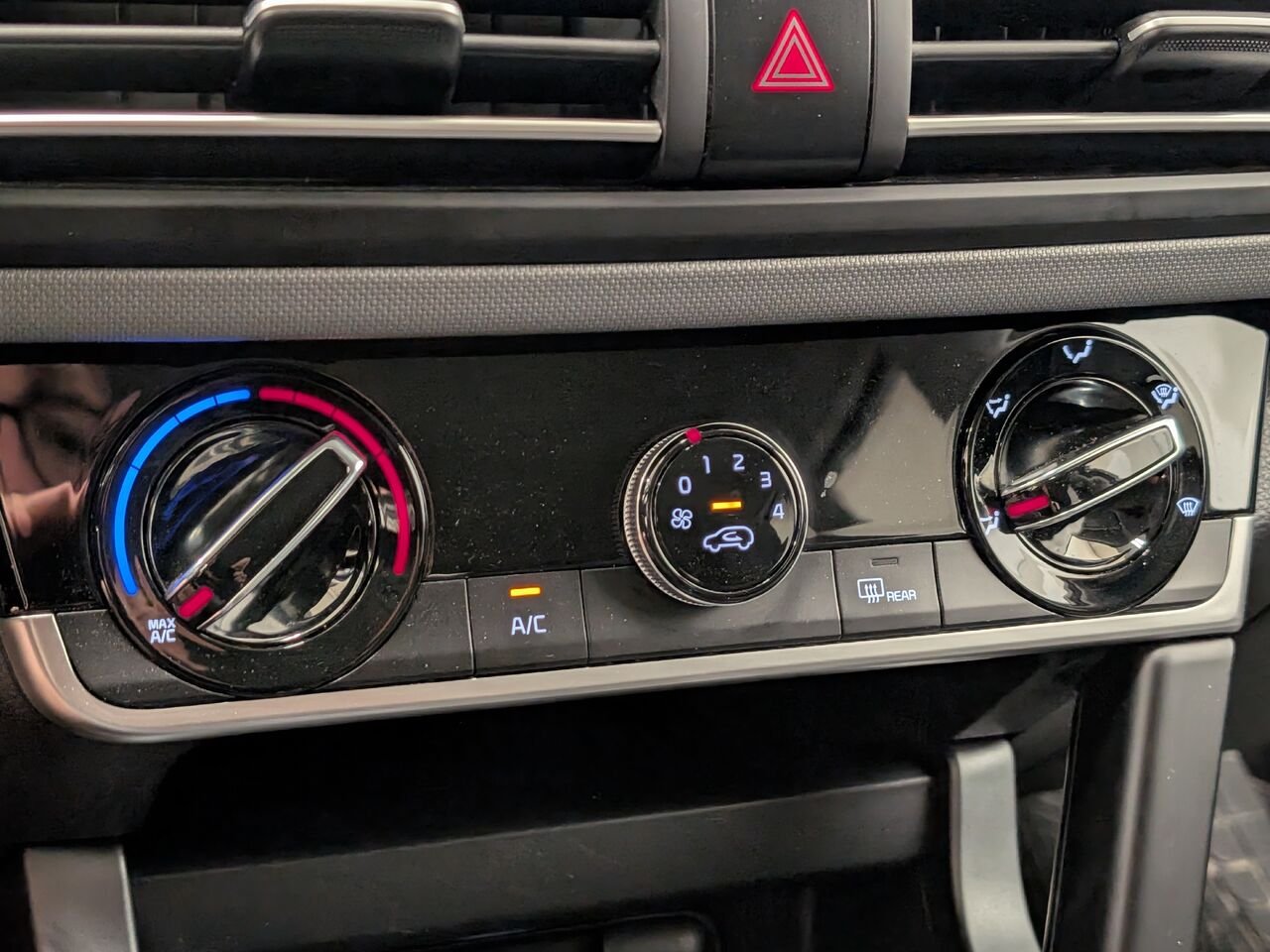 2021 Kia Seltos AWD LX Bas Kilométrage Sièges Chauffants Grey Sherbrooke - photo #15