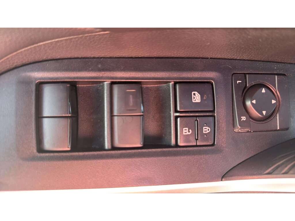 2024 Toyota RAV4 White Gatineau - photo #15
