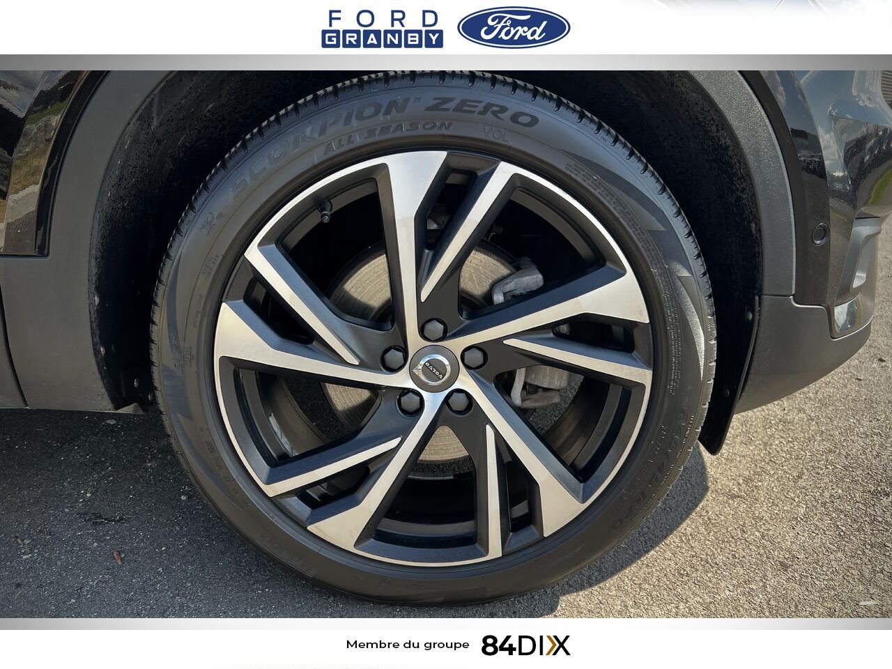 2021 Volvo XC40 Black Granby - photo #32