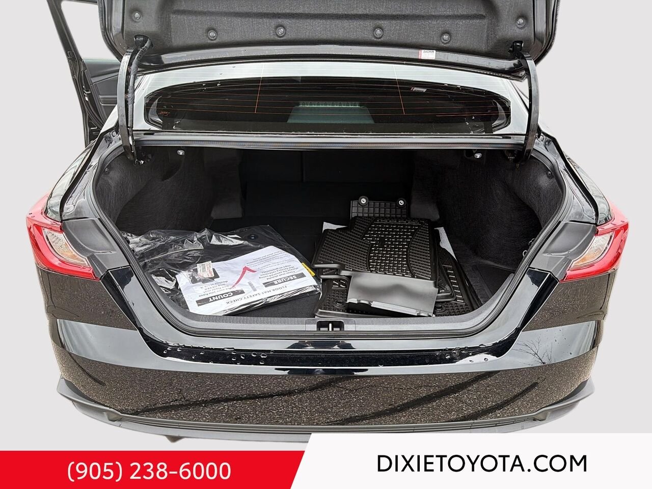 2026 Toyota Camry Power Sunroof, Leather Interior, Heated Seats, Alloy Wheels, Heated Steering Wheel, Bluetooth Midnight Black Metallic Mississauga - photo #55