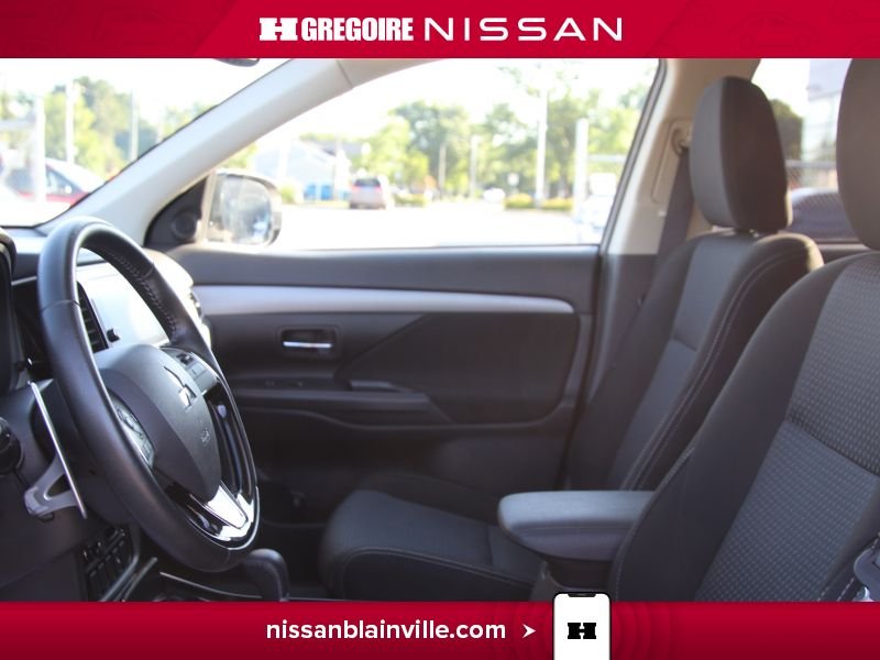 2018 Mitsubishi Outlander White Laval - photo #12