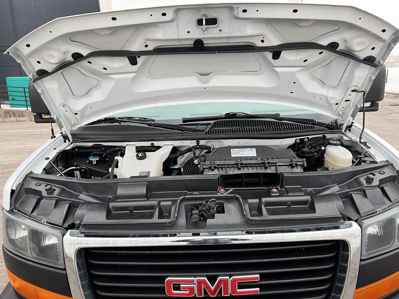 2023 GMC Fourgonnette commerciale Savana White Québec - photo #7