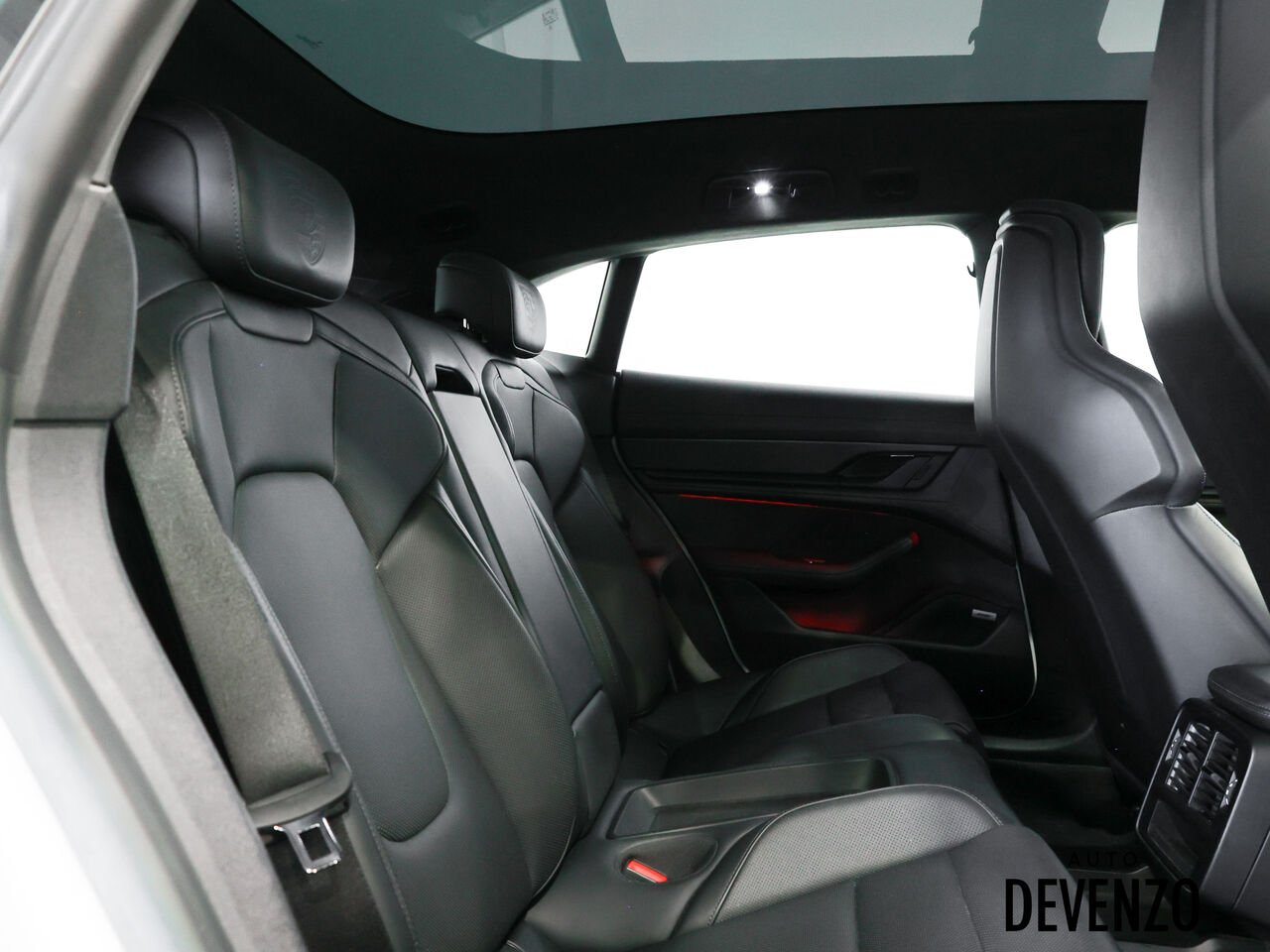 2023 Porsche Taycan White Saint-Eustache - photo #9