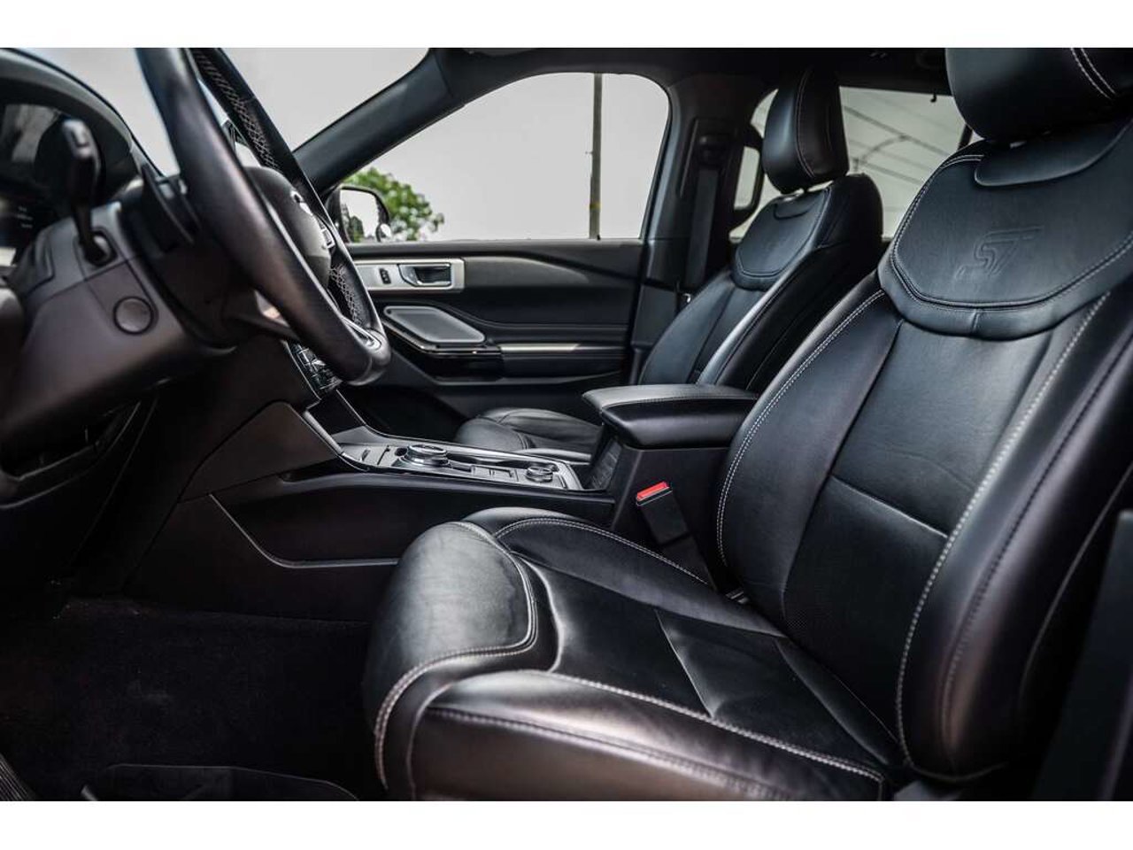 2022 Ford Explorer Red Sainte-Julienne - photo #17