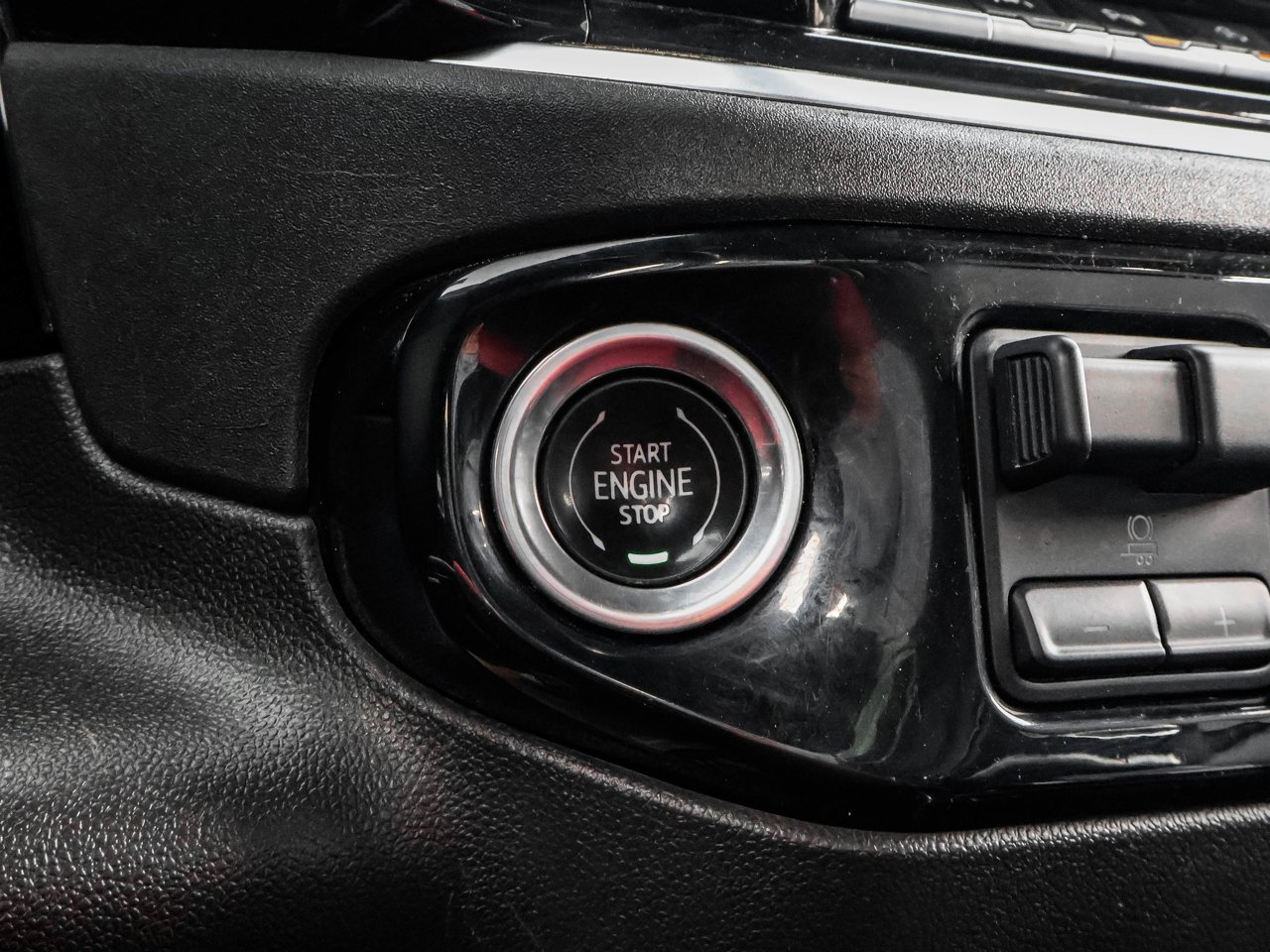 2022 Chevrolet Silverado 1500 4WD Crew Cab 147 LT Trail Boss White Sherwood Park - photo #25