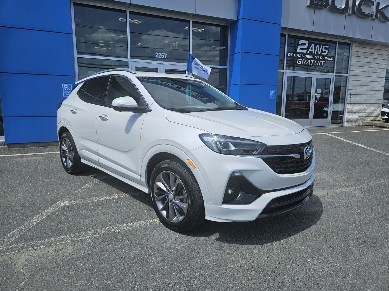2022 Buick Encore GX Essence 4 portes TI White Thetford Mines - photo #1