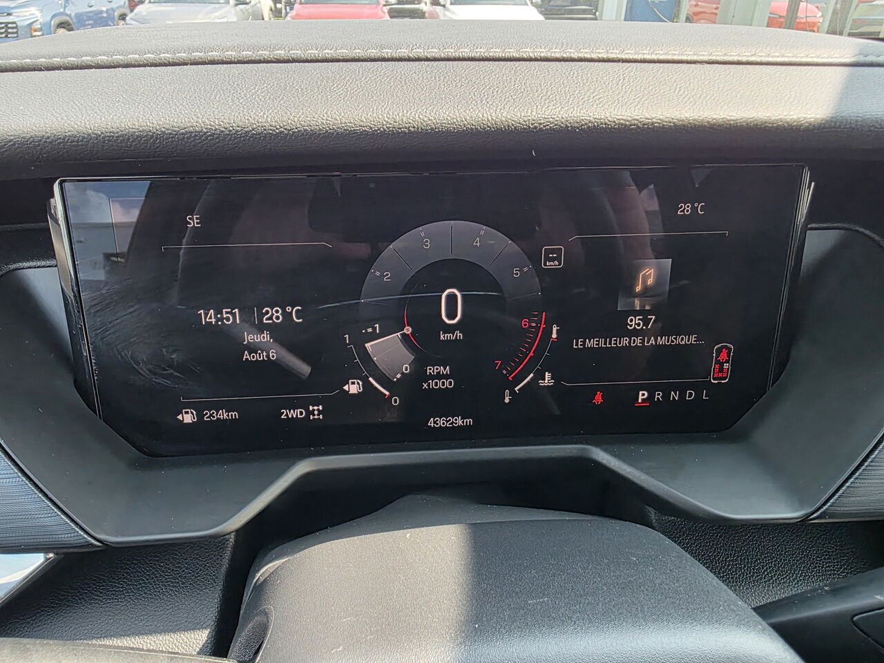 GMC Acadia Elevation 2024 Blanc Rouyn-Noranda - photo #40