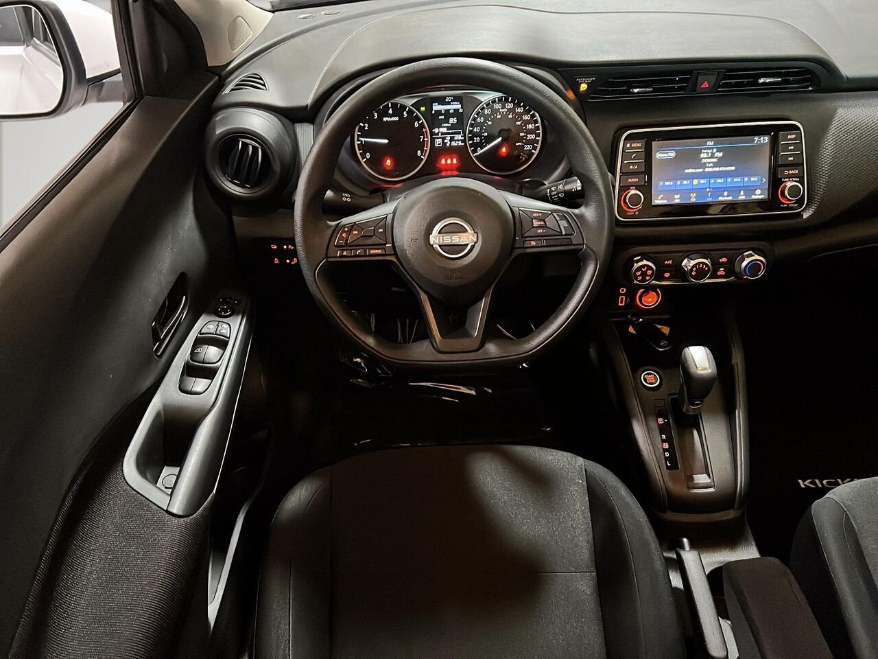 2024 Nissan Kicks S White Québec - photo #13