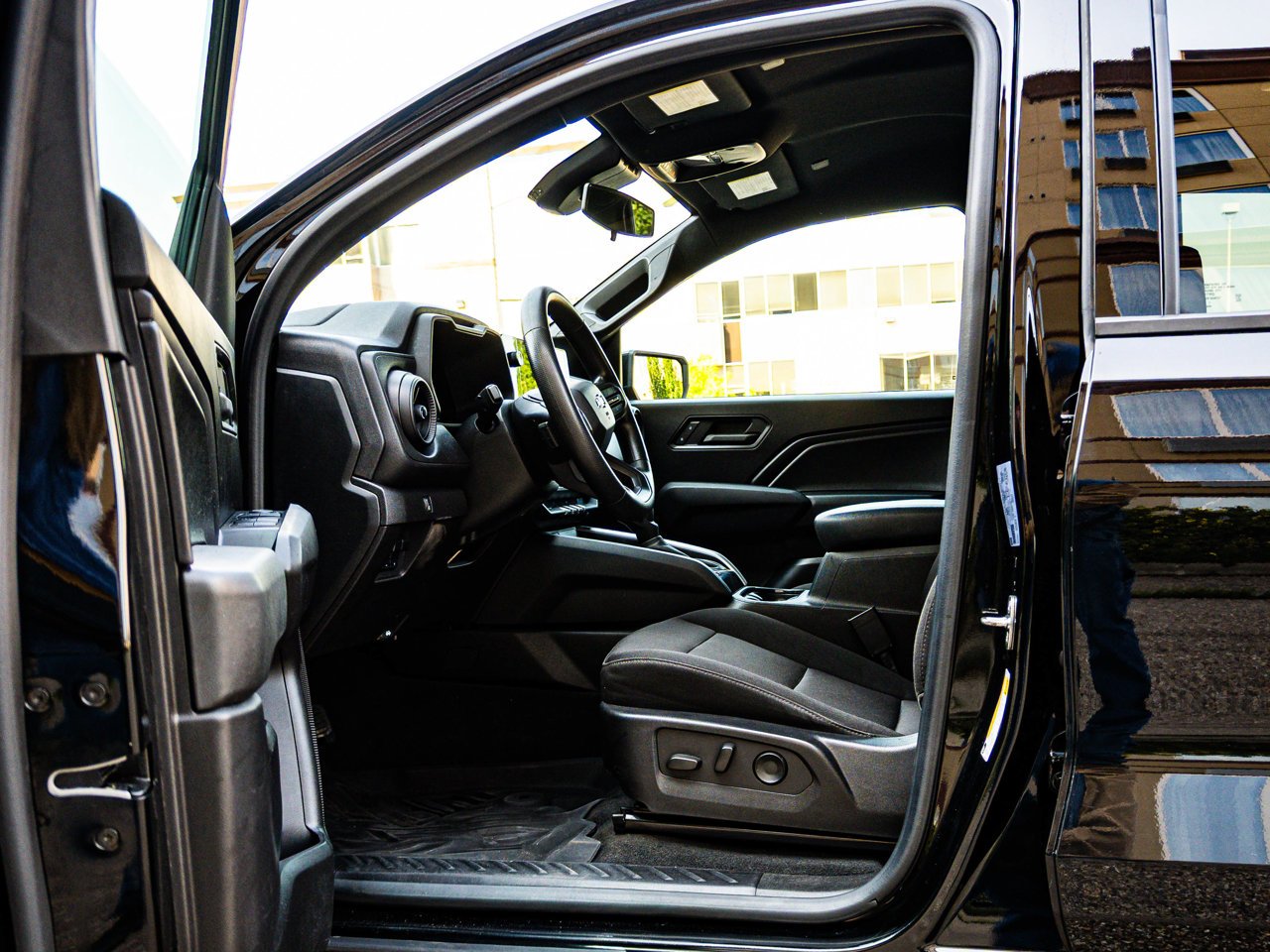 2023 Chevrolet Colorado 4WD Crew Cab Trail Boss Black Sherwood Park - photo #15