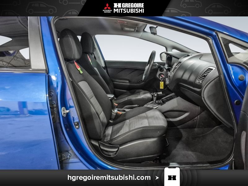 Kia Forte 2015 Bleu Laval - photo #15