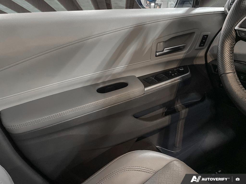 2023 Toyota Sienna 2601822A | Limited Silver Edmonton - photo #15