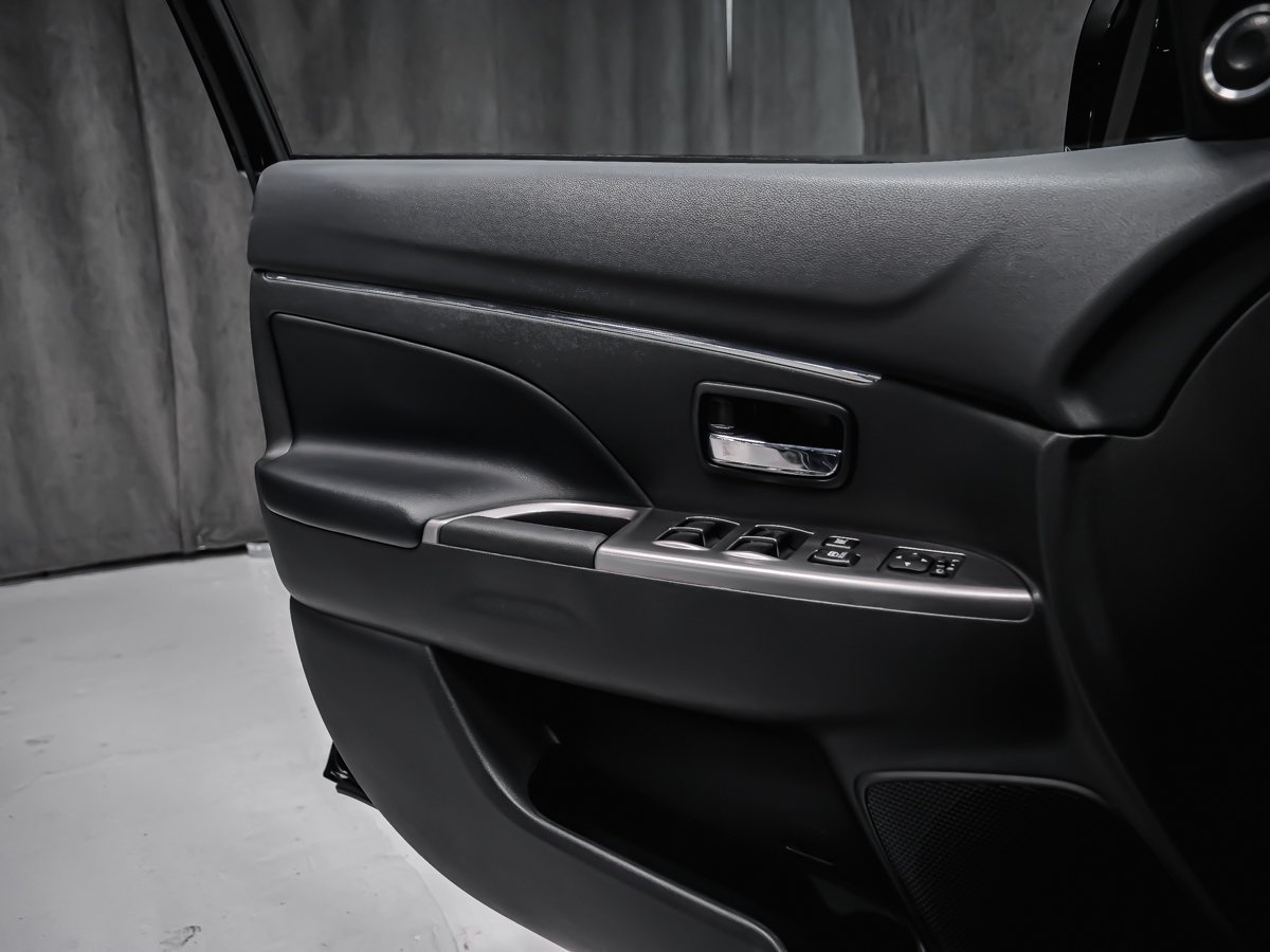 2022 Mitsubishi RVR 2.4L GT AWC Black Montreal - photo #8