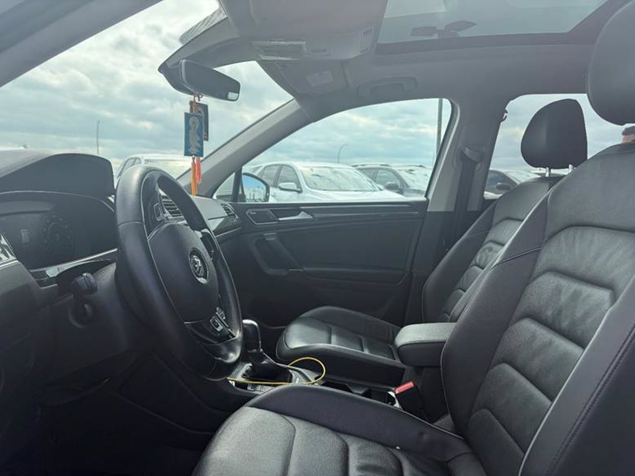 2018 Volkswagen Tiguan Highline 4MOTION White Sherwood Park - photo #5