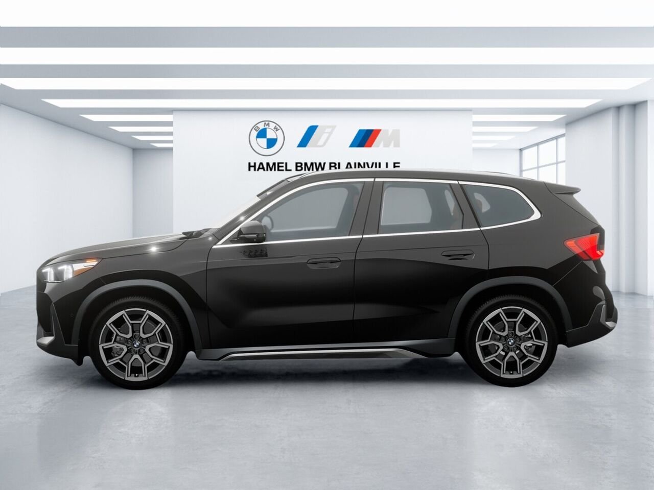 BMW X1 xDrive28i 2026 Noir saphir métallisé Blainville - photo #3