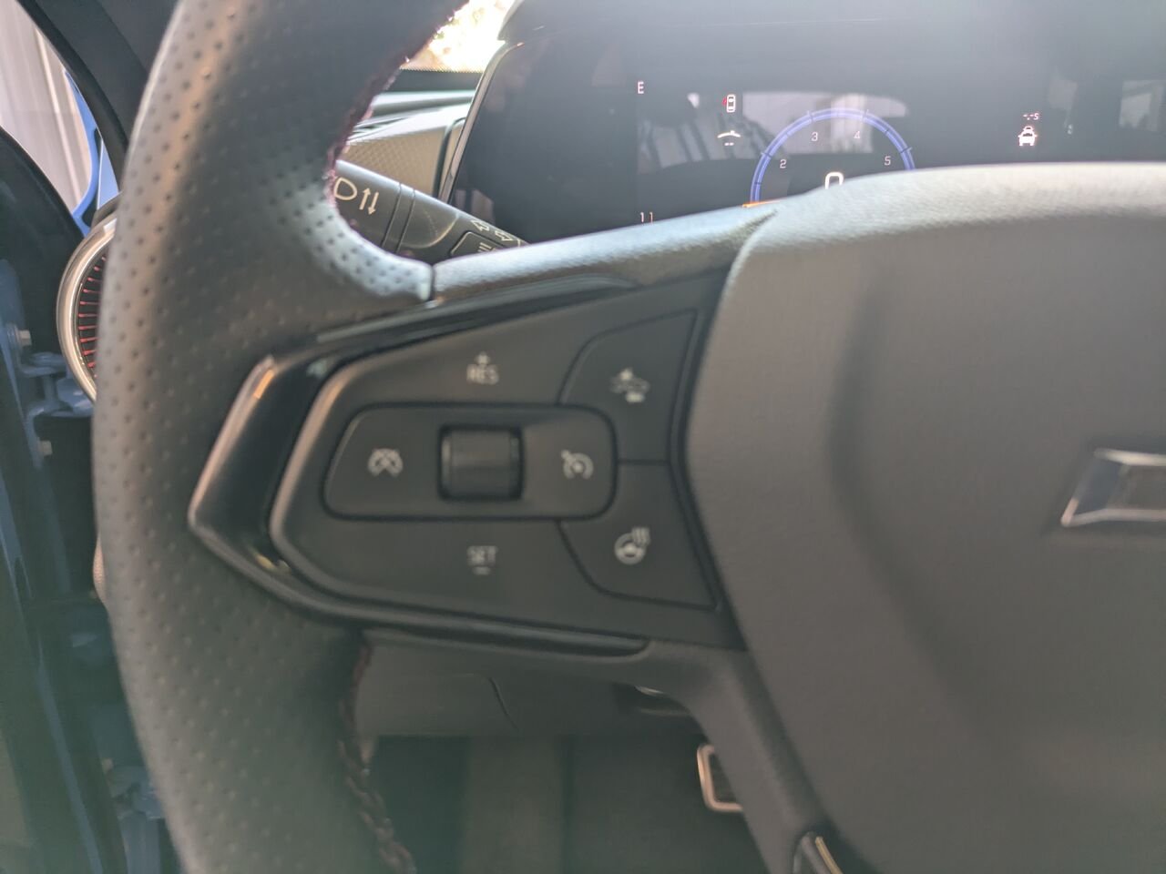 2024 Chevrolet Trax Blue Gatineau - photo #5