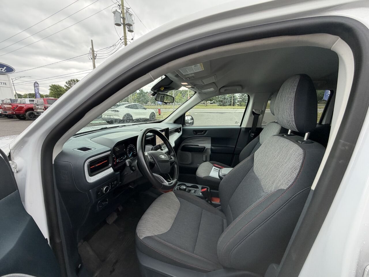 2023 Ford Maverick White Montmagny - photo #8