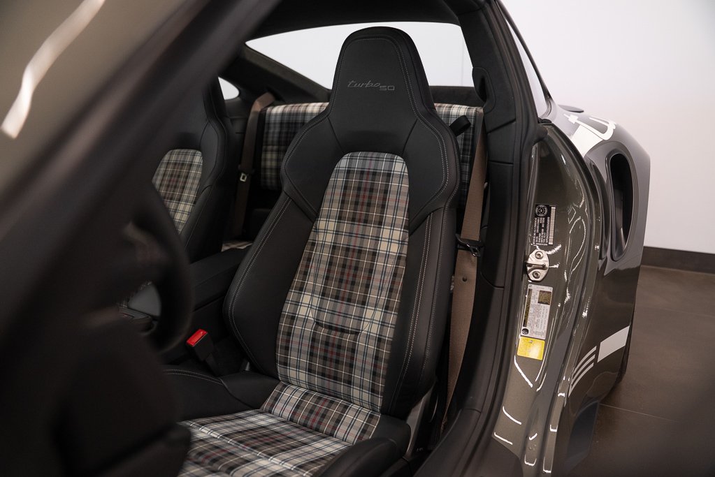 Porsche 911 Turbo 50 Years Coupe 2025 Vert Kirkland - photo #13