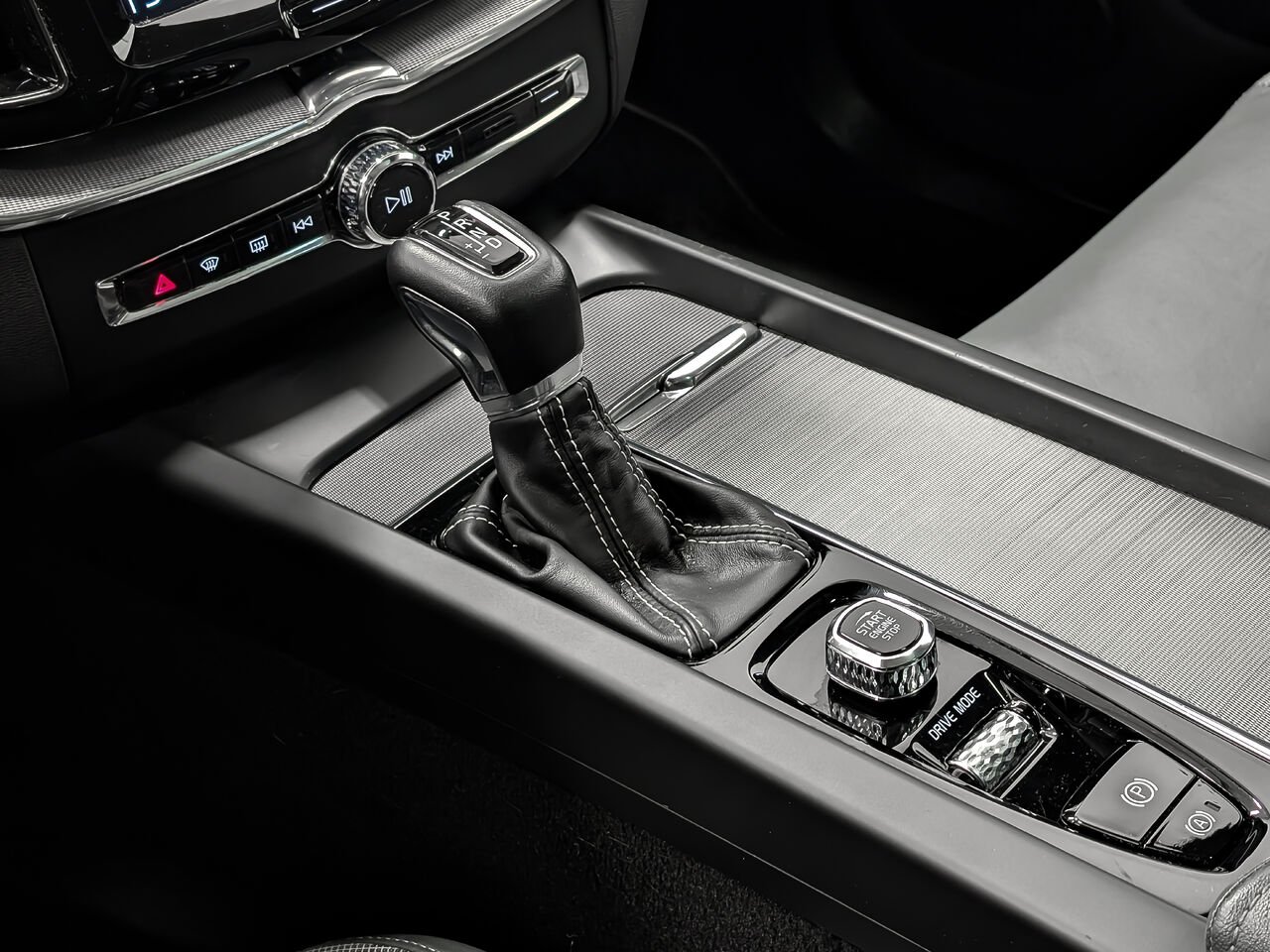 Volvo XC60 T6 AWD R-Design Toit pano Volant+sièges chauffants 2020 Autre Sherbrooke - photo #16