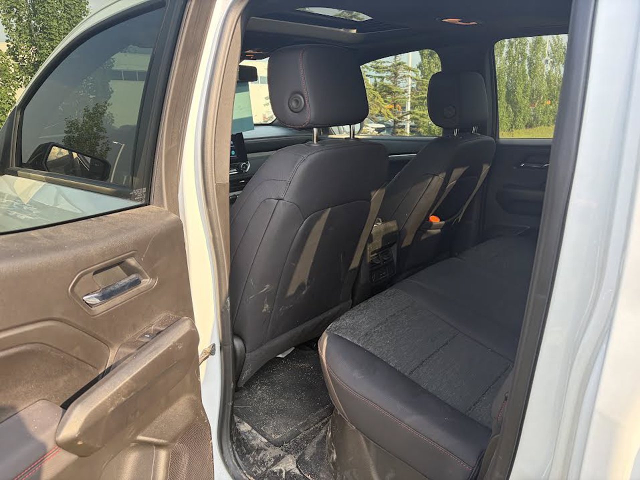 2025 Chevrolet Colorado 4WD Crew Cab Z71 White Sherwood Park - photo #5