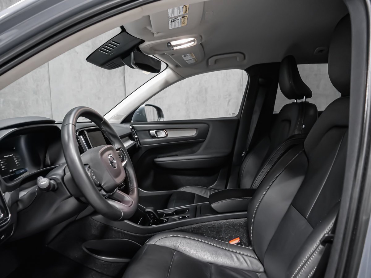 2023 Volvo XC40 B4 CORE CLIMATE Grey Montreal - photo #10