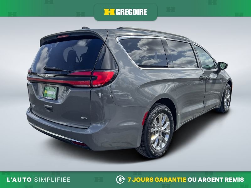 2022 Chrysler Pacifica Grey Laval - photo #8