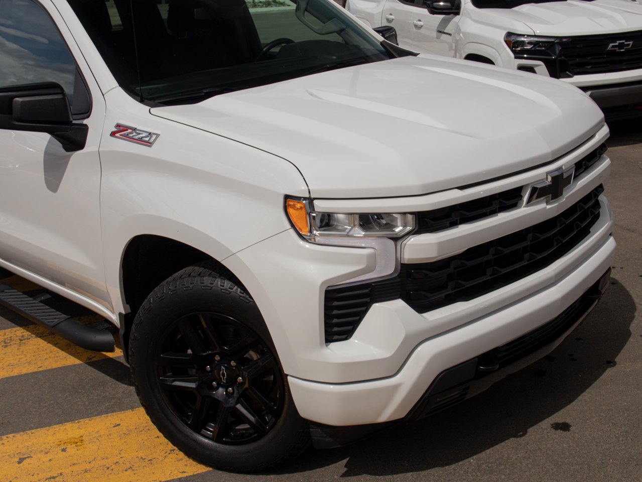 2024 Chevrolet Silverado 1500 4WD Crew Cab 147 RST White Sherwood Park - photo #15