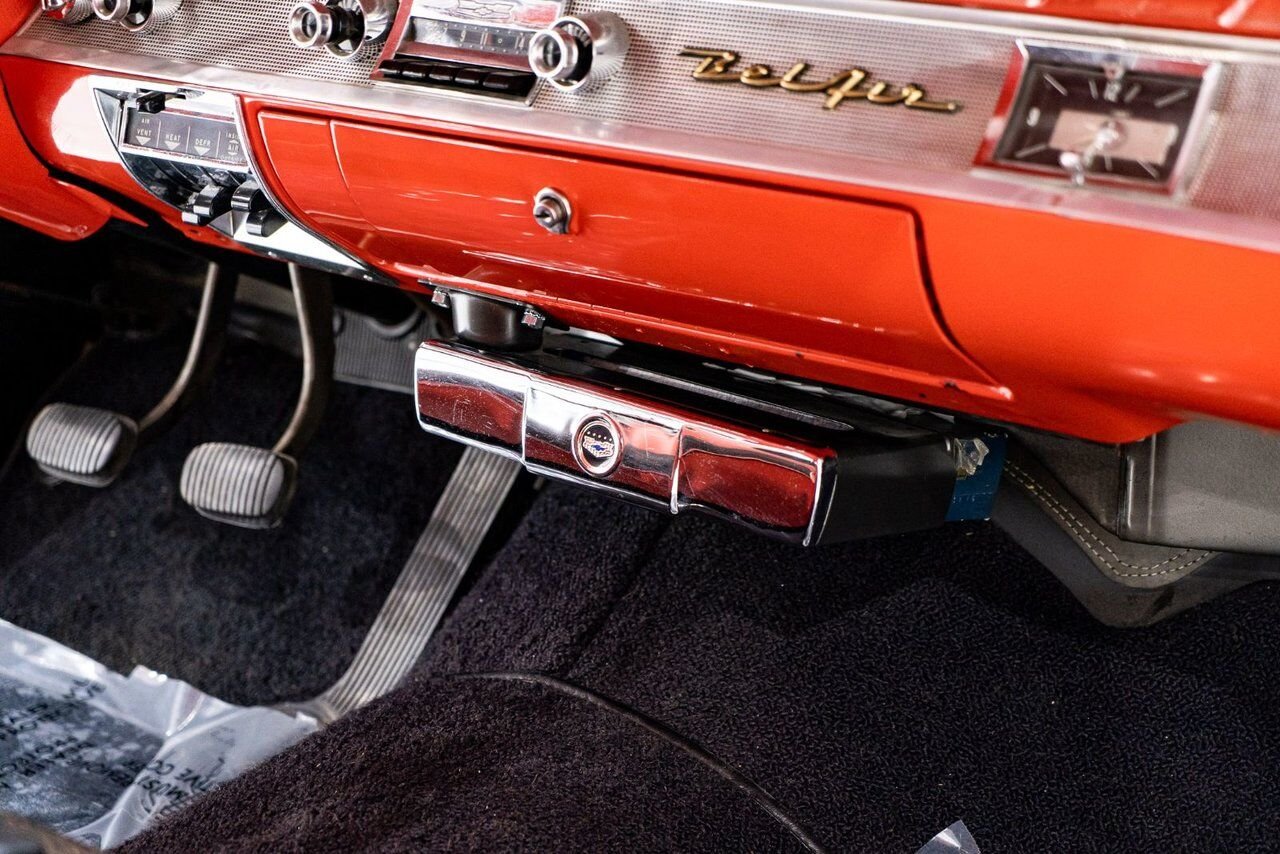 Chevrolet Bel Air Beautifully presented. Restored in desirable color combo | PRIX EN USD 1957 Noir Montréal - photo #62