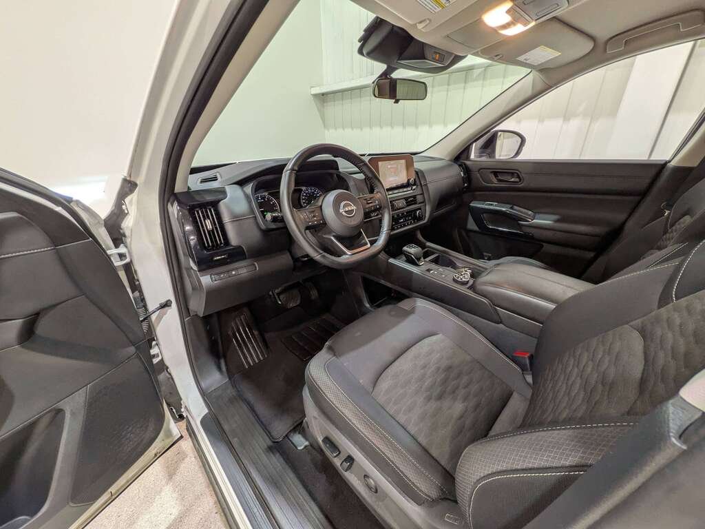 2024 Nissan Pathfinder S 4WD White Val-David - photo #9