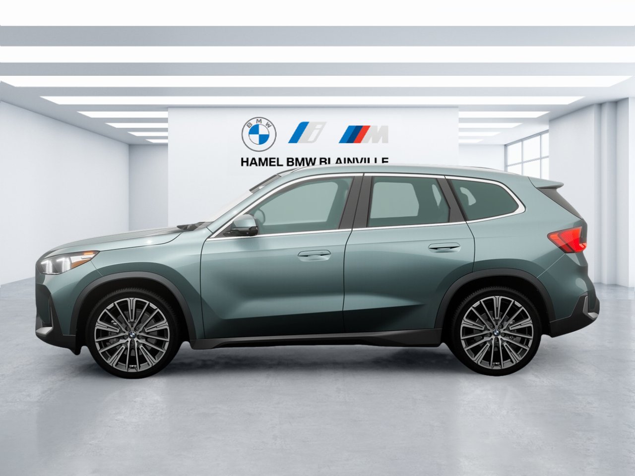 2026 BMW X1 xDrive28i Cape York Green Metallic Blainville - photo #3