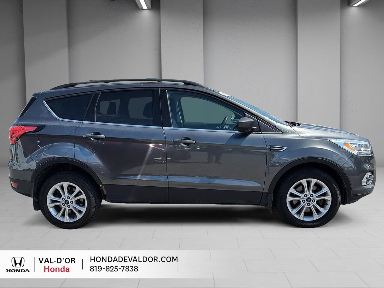 2017 Ford Escape 4 portes SE, AWD Grey Val-d'Or - photo #4