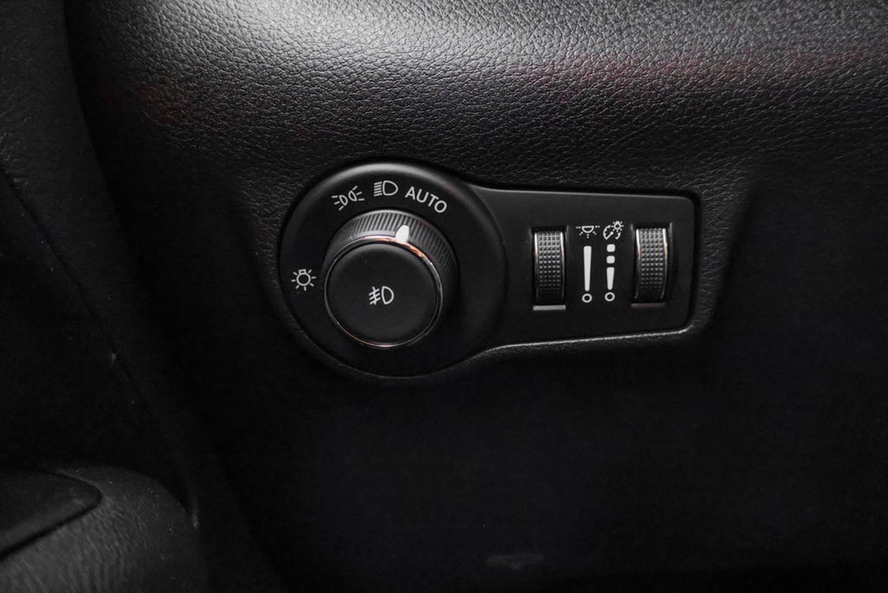 2025 Jeep Compass Trailhawk 4x4 White Sherwood Park - photo #16