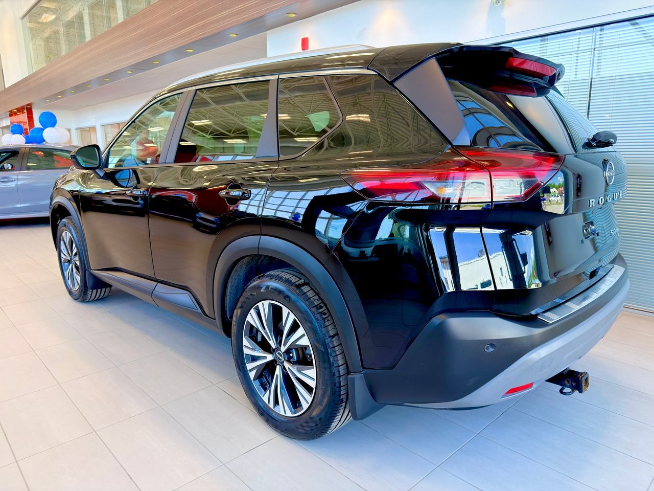 2023 Nissan Rogue Black Notre-Dame-des-Prairies - photo #9
