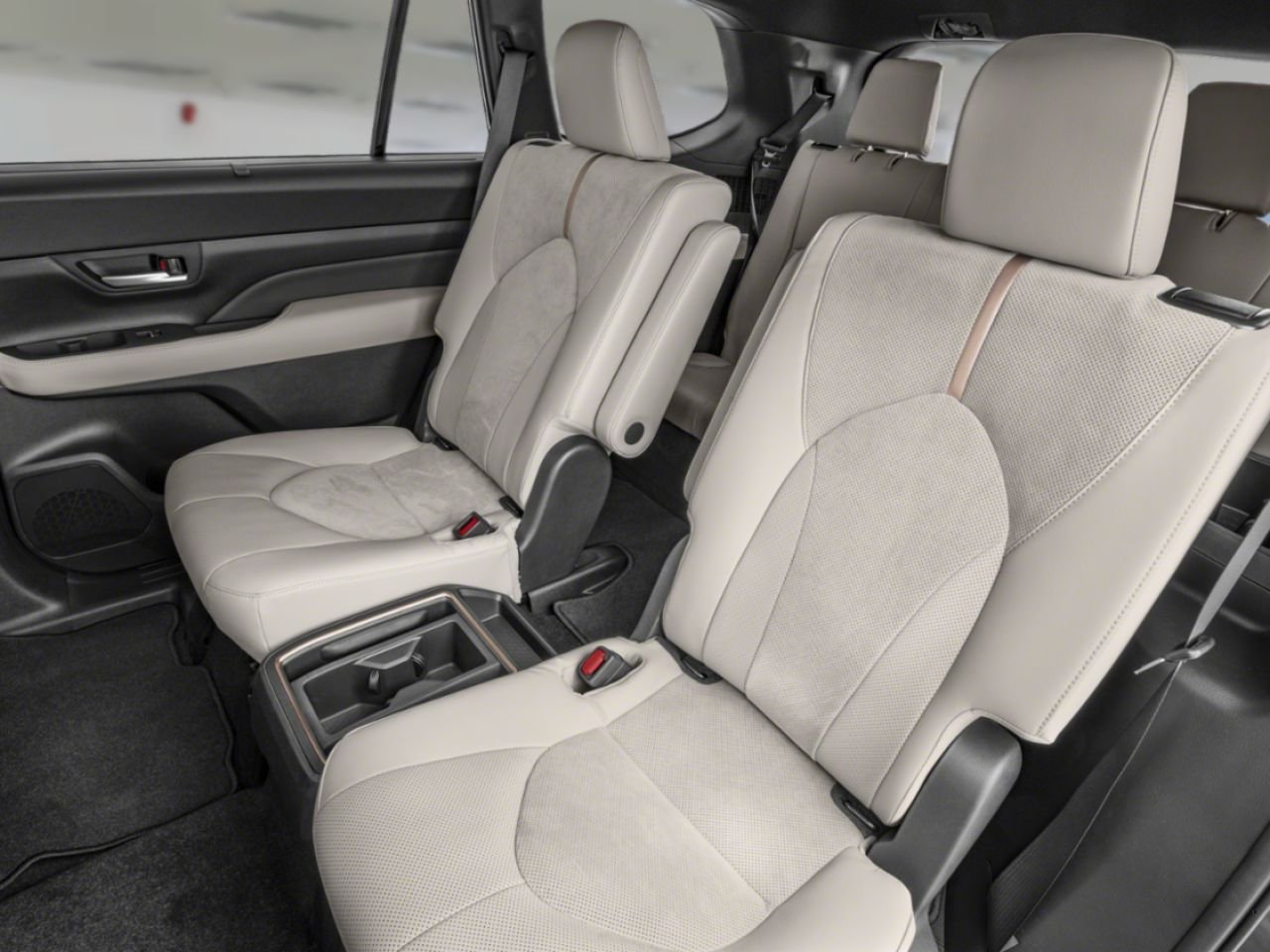 2024 Toyota Grand Highlander Hybrid Platinum AWD / Heated and Ventialted seats / Moonroof / Alloy wheels / CARPLAY AND ANDROID AUTO Black Mississauga - photo #11