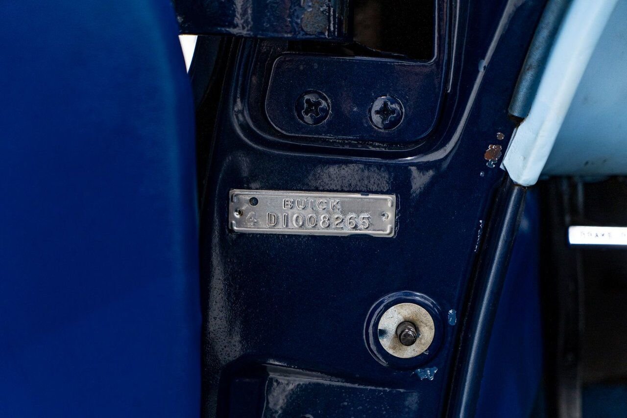 Buick Special 364/300HP NailHead 1 of only 2,056 | PRICE IN USD 1957 Bleu Montréal - photo #70