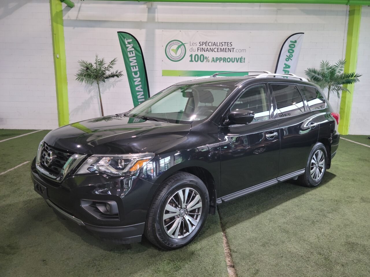 2018 Nissan Pathfinder Black  - photo #1