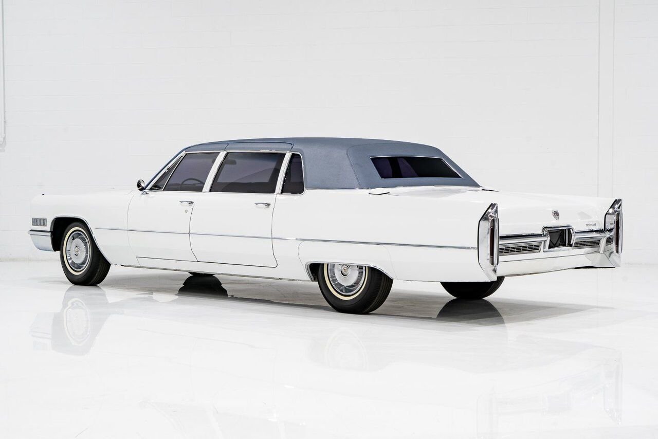 Cadillac Fleetwood **PRICE IN USD** Factory Limo dual AC with only 18,892 miles 1966 Blanc Montréal - photo #43