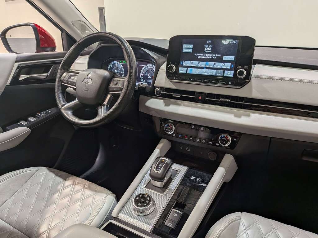 2023 Mitsubishi Outlander Plug-In Hybrid GT S-AWC Red Val-David - photo #22