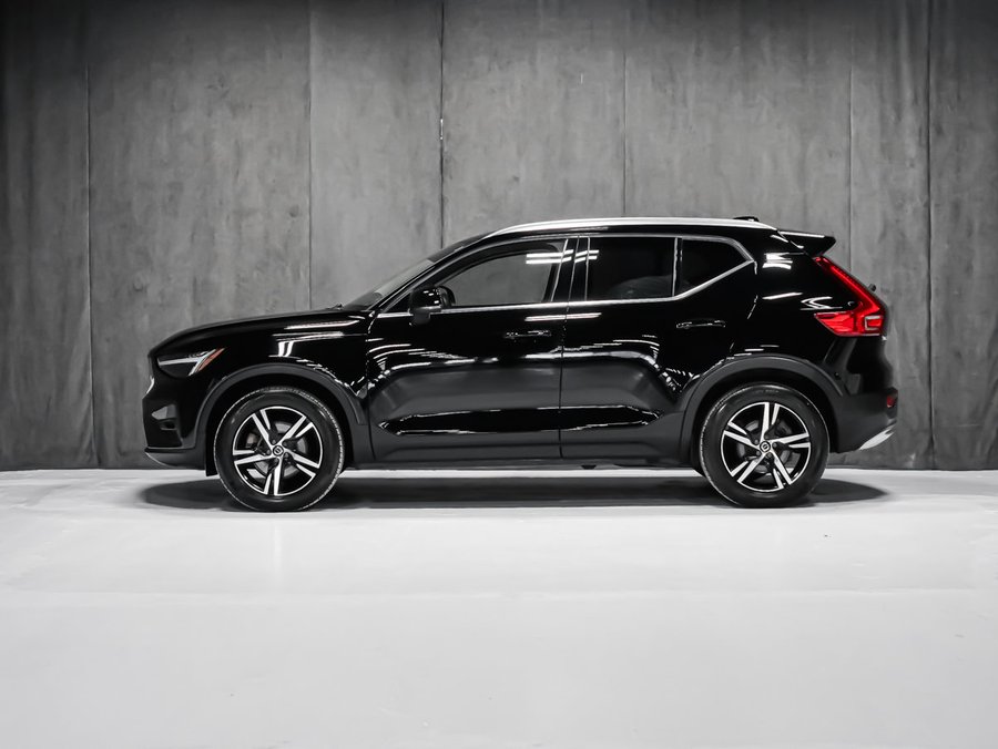 2023 Volvo XC40 B5 PLUS DARK BLACK SOLID